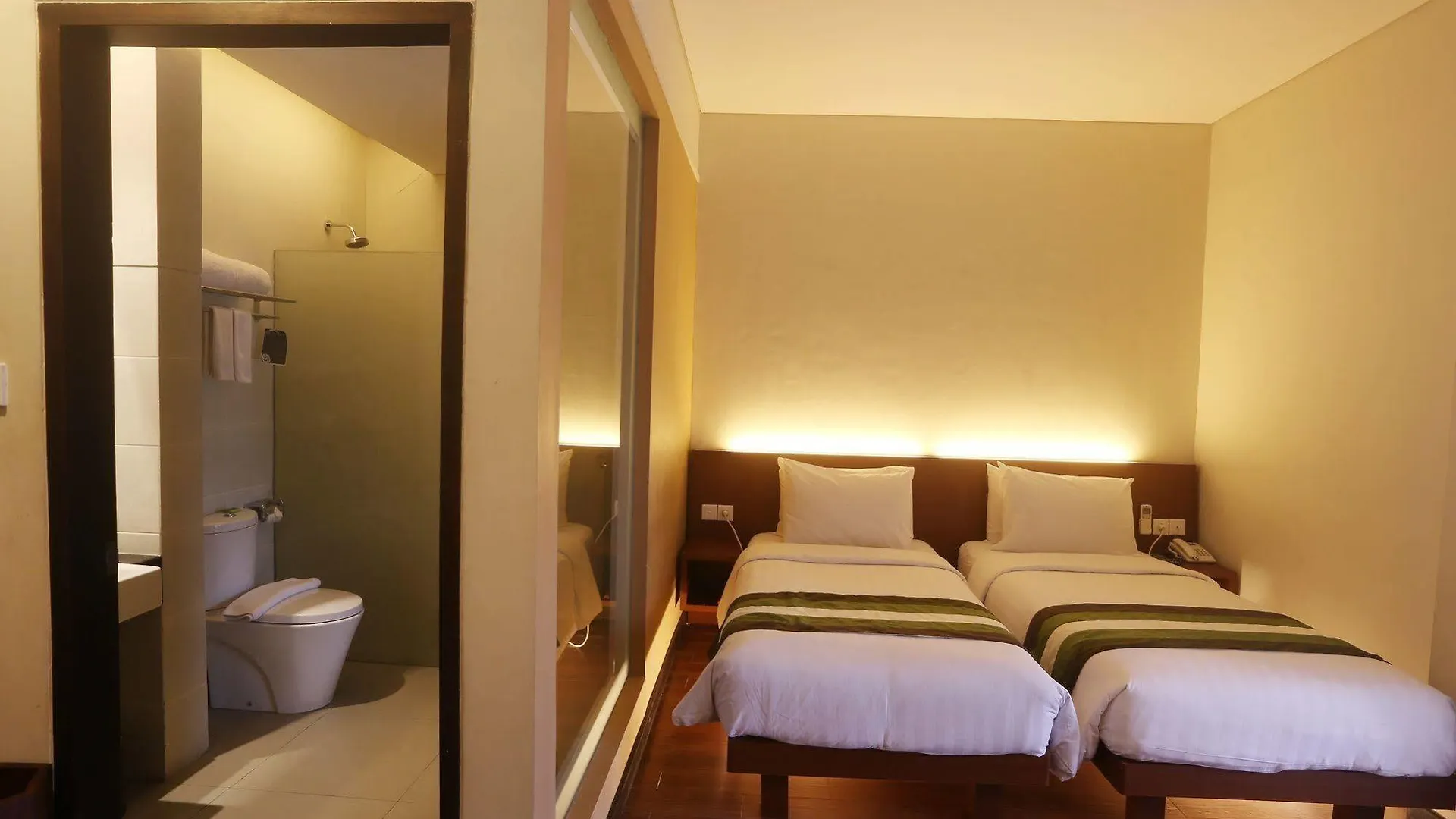 Grand Whiz Hotel Nusa Dua  4*, Nusa Dua (Bali)
